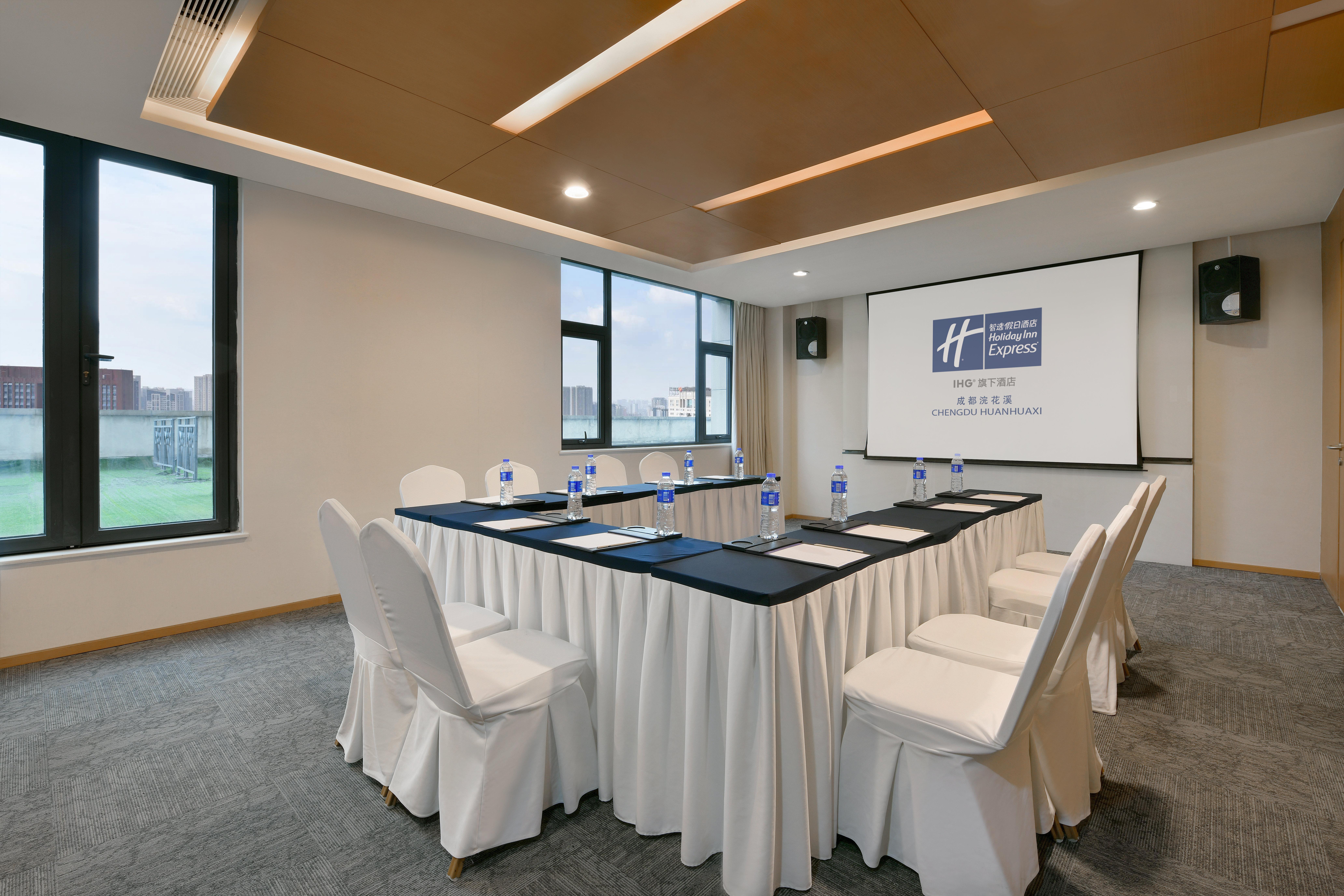 Holiday Inn Express Chengdu Huanhuaxi By Ihg-Near Jinsha Site Musem,Near Wuhou Temple Museum,Welcome Drinks,Free Gym,Free Self-Service Laundry Τσενγκντού Εξωτερικό φωτογραφία