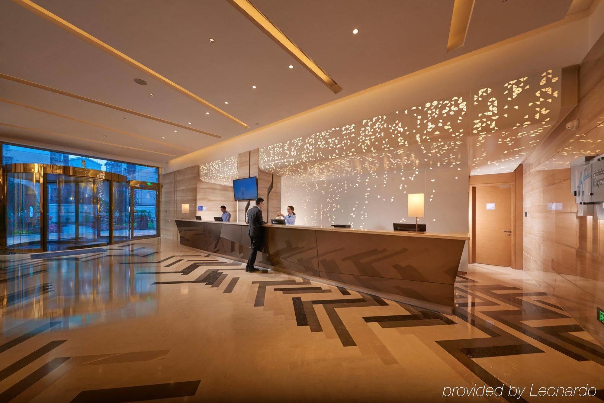Holiday Inn Express Chengdu Huanhuaxi By Ihg-Near Jinsha Site Musem,Near Wuhou Temple Museum,Welcome Drinks,Free Gym,Free Self-Service Laundry Τσενγκντού Εξωτερικό φωτογραφία