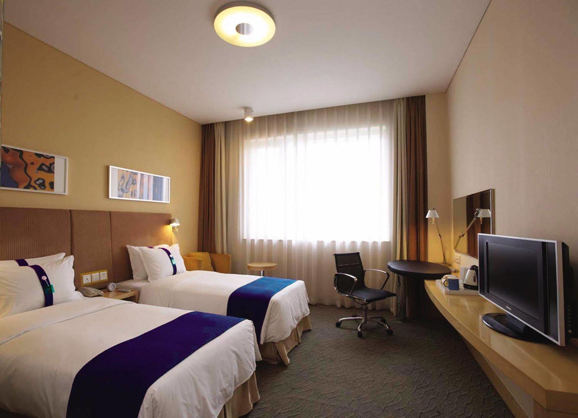 Holiday Inn Express Chengdu Huanhuaxi By Ihg-Near Jinsha Site Musem,Near Wuhou Temple Museum,Welcome Drinks,Free Gym,Free Self-Service Laundry Τσενγκντού Εξωτερικό φωτογραφία